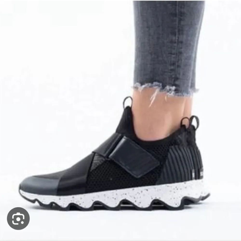 Sorel Women's Black Kinetic Sneak sneaker